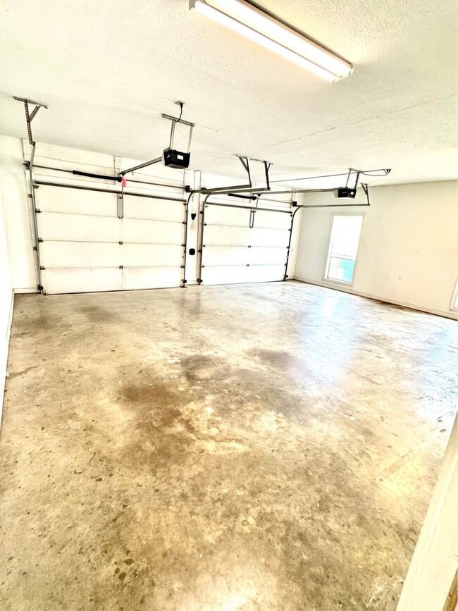 Building Photo - 1110 Athens Dr