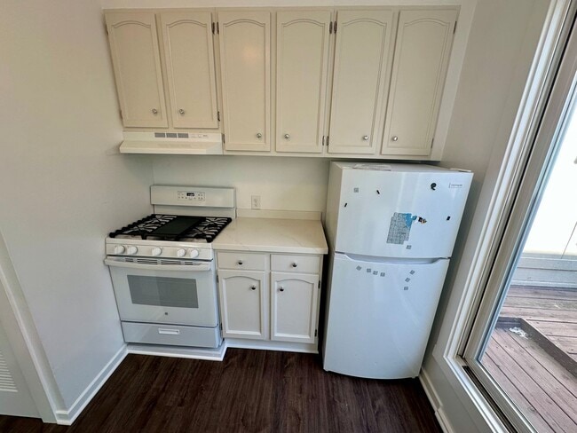 Building Photo - 2112 Lombard St