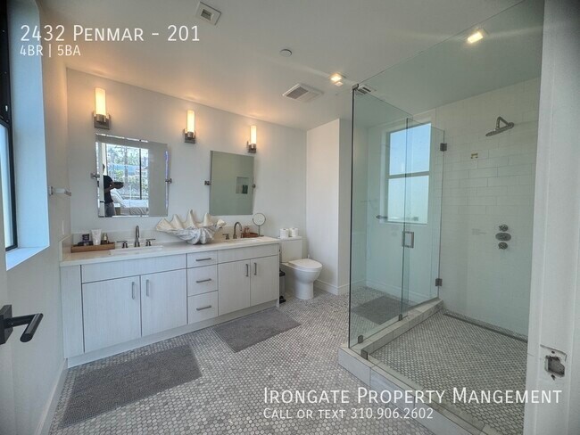Building Photo - 2432 Penmar-201