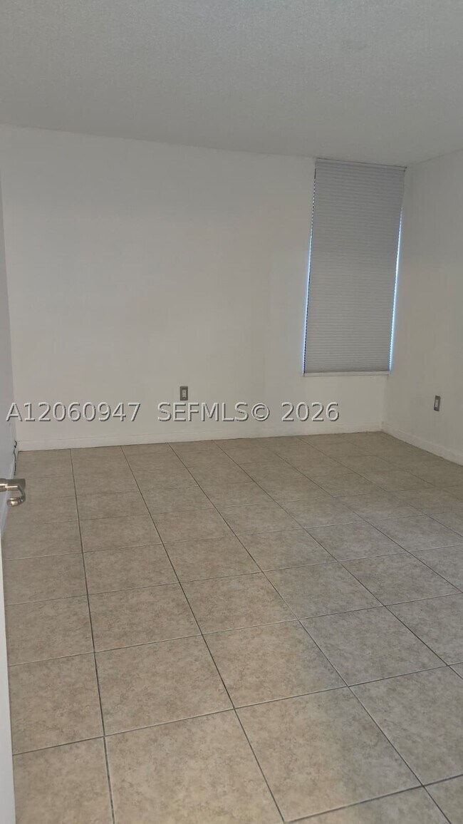 Building Photo - 702 NW 87th Ave