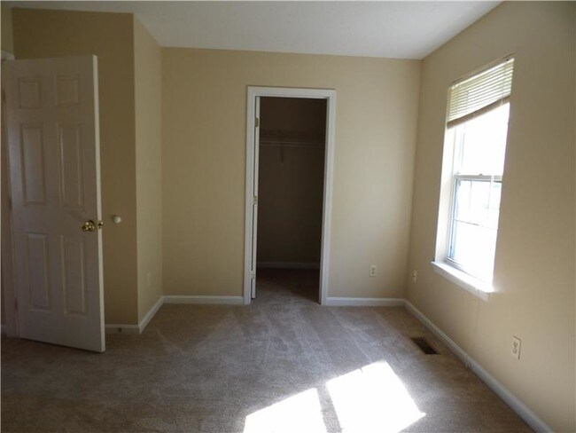 Building Photo - 62 Deer Haven Ct