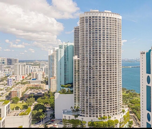 Building Photo - 1750 N Bayshore Dr