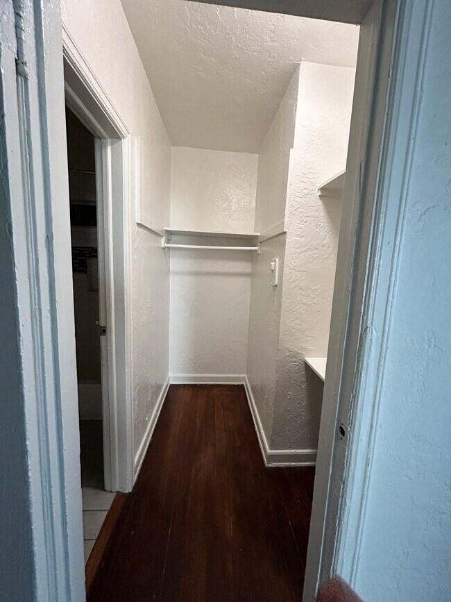 Building Photo - 1523 N McCadden Pl
