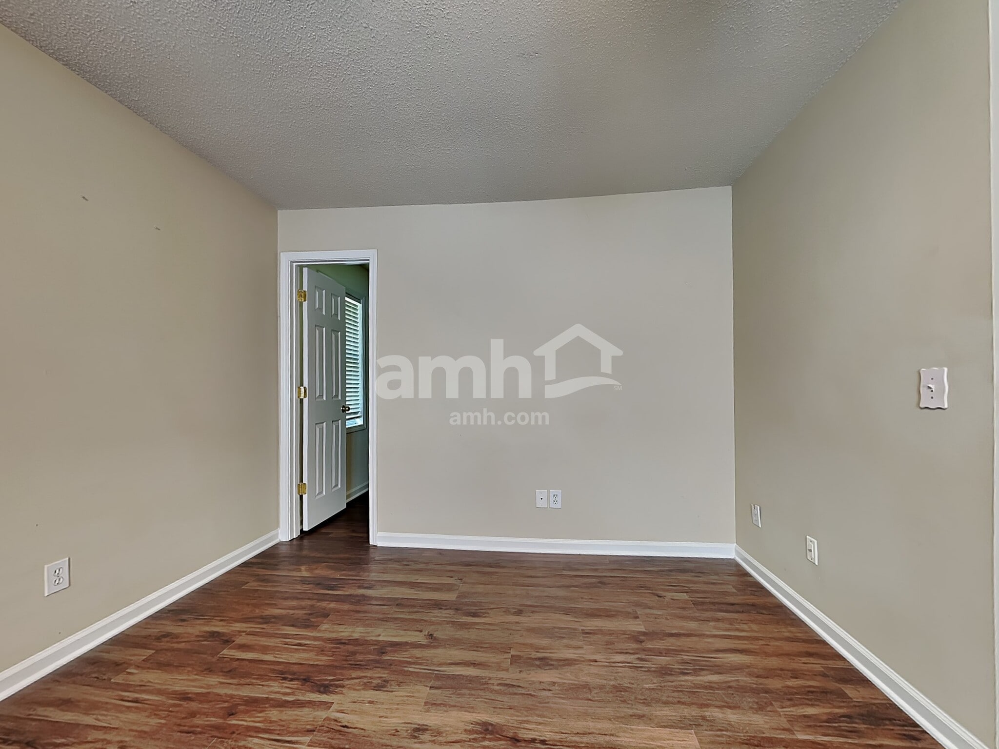 Building Photo - 3321 Dairy Point Dr