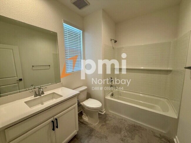 Building Photo - 707 Carnation Dr