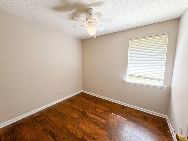 Building Photo - 1469 Flo Zechman Dr