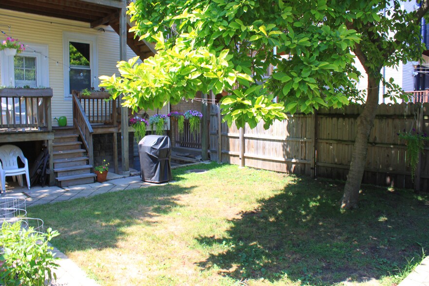 Building Photo - 4903 N Hoyne Ave