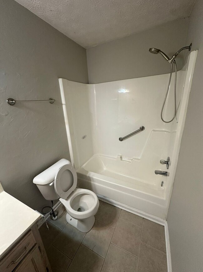 Building Photo - 2302 Medford Campbell Blvd