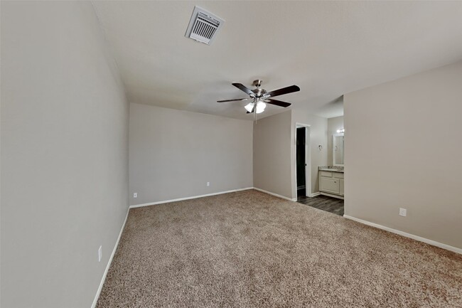 Building Photo - 9615 Orangevale Dr