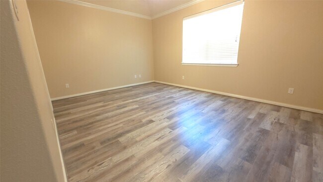 Building Photo - 24503 Lakecrest Bend Dr