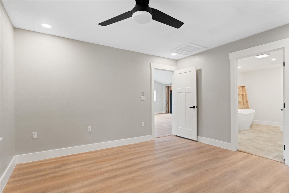 Building Photo - 533 Pine Canyon Dr