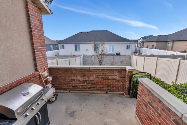 Building Photo - 3357 N 150 W