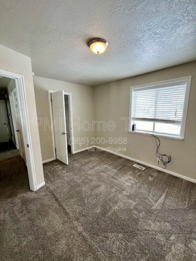 Building Photo - 1820 N 285 W