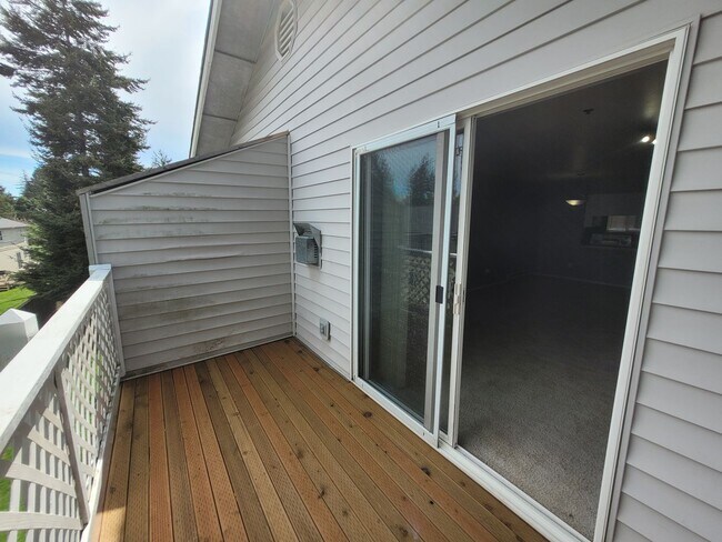 Building Photo - 2709 W Maplewood Ave