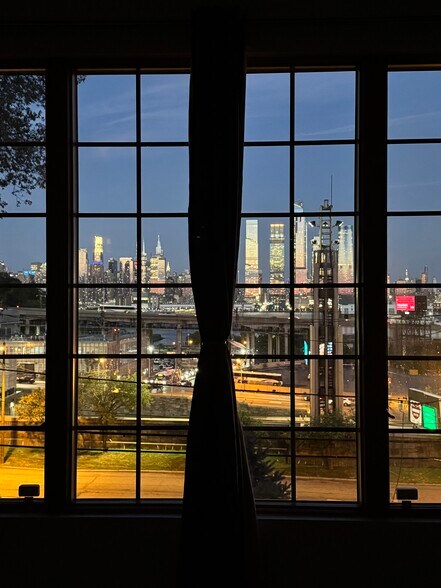 Building Photo - 315-1 Park Ave