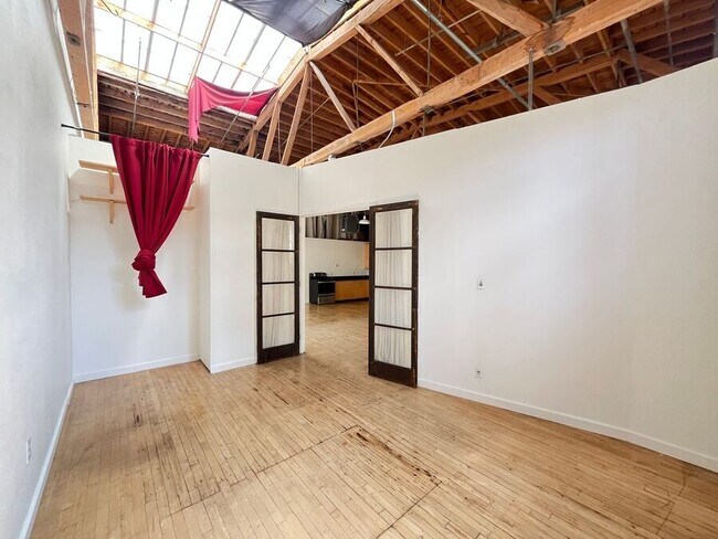 Building Photo - 1148 E 18th St
