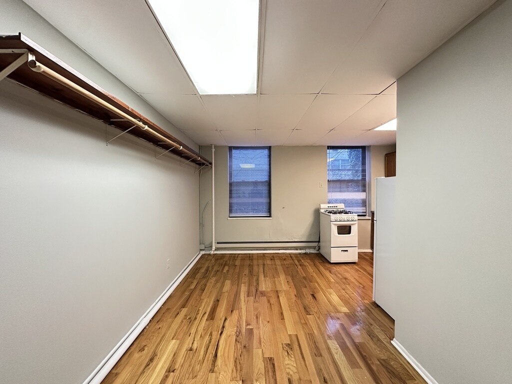 Building Photo - 4632 N Paulina St