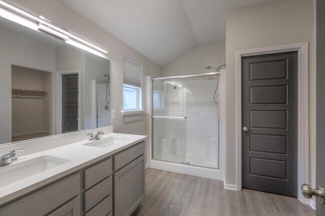 Building Photo - 8004 SE 6th St