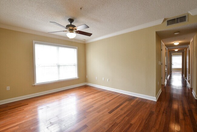 Primary Photo - Miriada Condominums - 3 Bed 2 Bath for Ren...