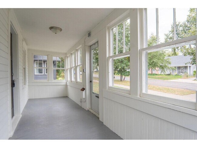 Building Photo - 1132 Farrington St