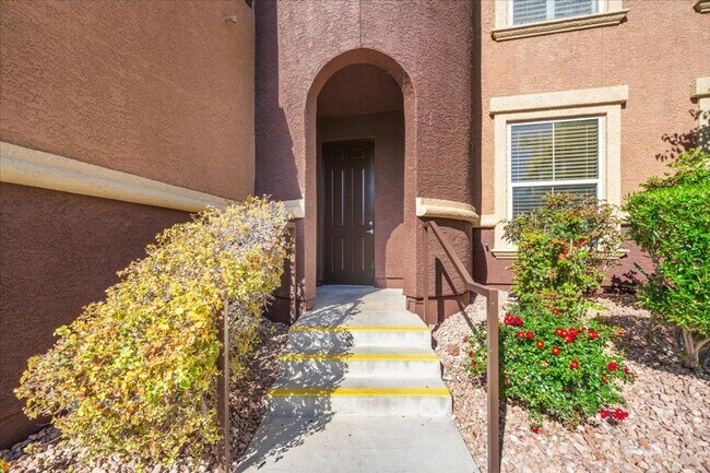 Building Photo - 3975 N Hualapai Way