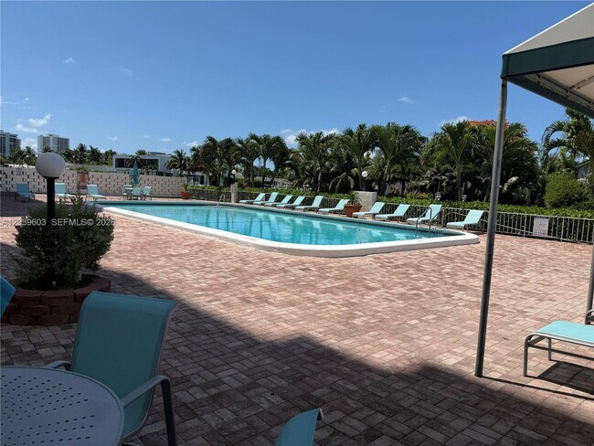 Building Photo - 401 Golden Isles Dr