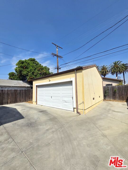 Building Photo - 1721 W 39th Pl