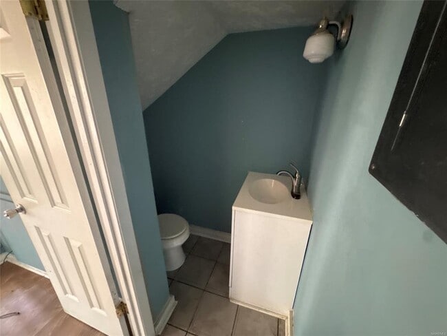 Building Photo - 813 Azalea St