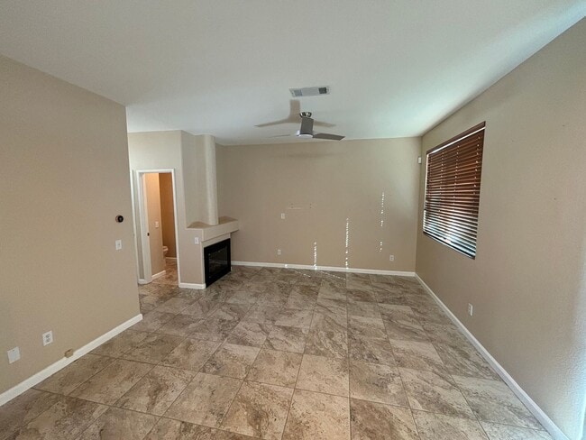 Building Photo - Charming 2-Bedroom Townhome in Valencia wi...