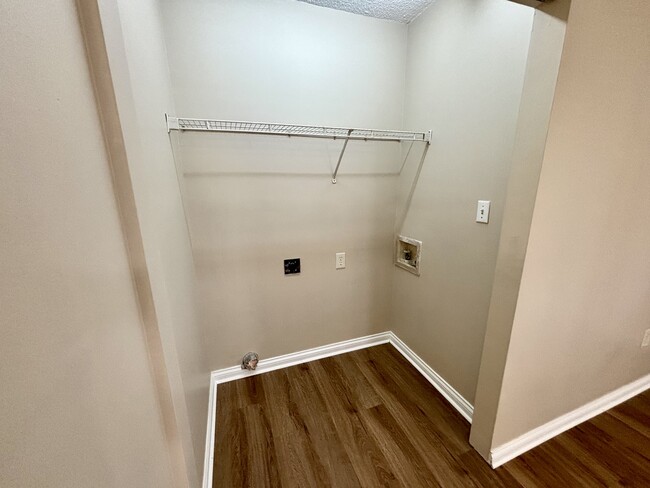 Building Photo - 5317 Beechwood Dr