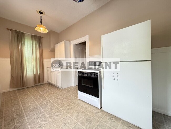 Building Photo - 128 W 31st St