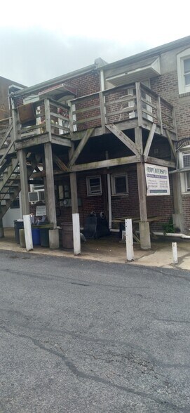 Building Photo - 619 Lancaster Ave