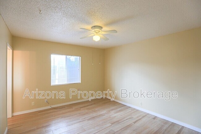 Building Photo - 2408 W Morten Ave