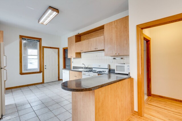 Kitchen - 3030 N Elbridge Ave
