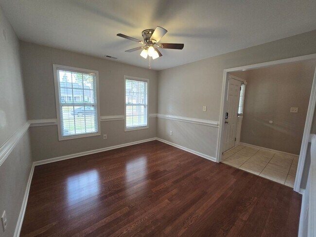 Building Photo - New Listing!!