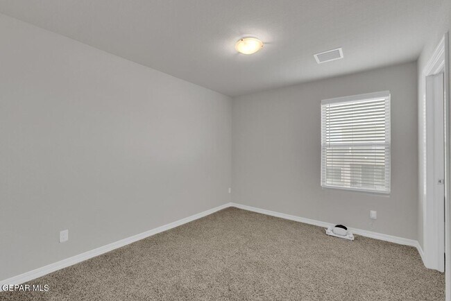 Building Photo - East El Paso 4 bed Refrig A/C