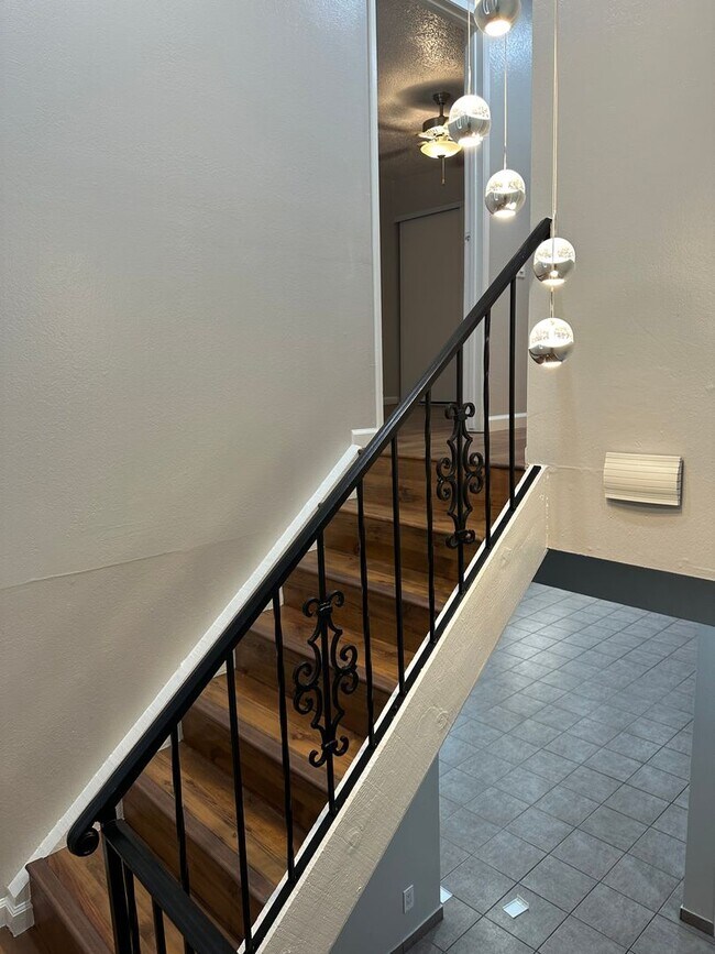 Building Photo - SE Desert Inn and Eastern!! Townhouse with 2 parking Spaces!! Recent Remodel!!