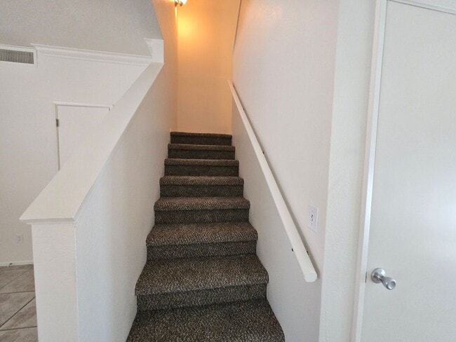 Building Photo - 3 Bedroom 2.5 Bathroom Sonoma Village Townhouse