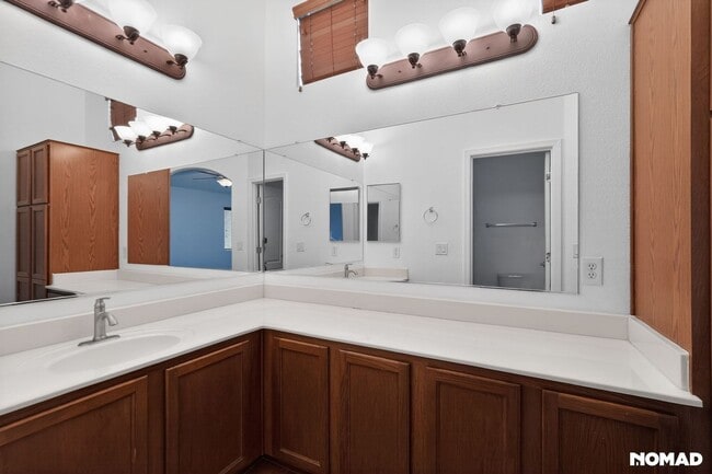 Building Photo - 2725 E Mine Creek Rd