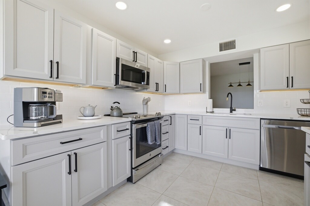 Building Photo - 12521 Kelly Sands Way