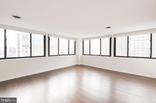 Building Photo - 1220-24 Sansom St