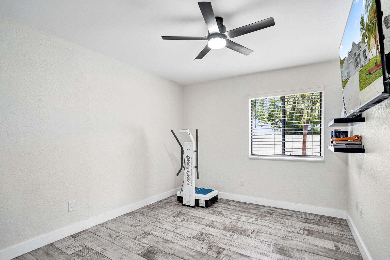 Building Photo - 8467 Dynasty Dr