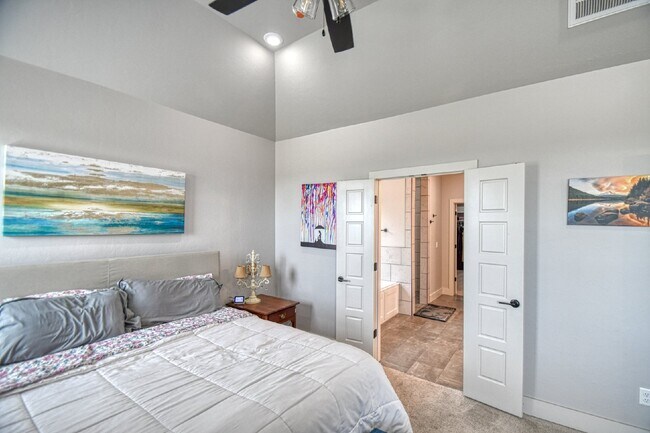 Building Photo - Spacious 5-Bedroom Home with 3 Full Baths ...