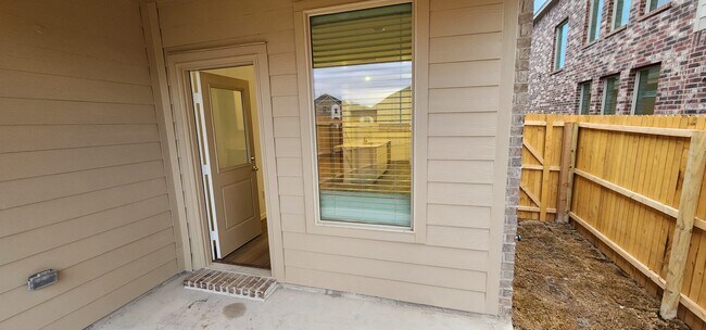 Building Photo - 10029 Little Tree Ln