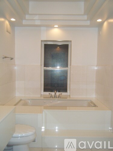 Building Photo - 1728 N Hermitage Ave