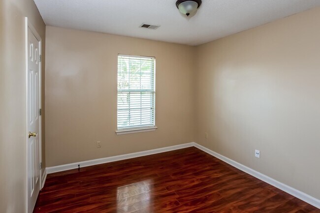 Building Photo - 6719 Ross Manor Dr