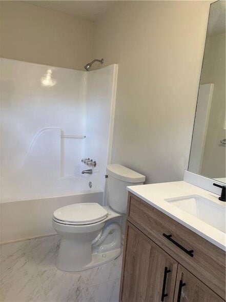 Building Photo - 160 Bentley Pkwy