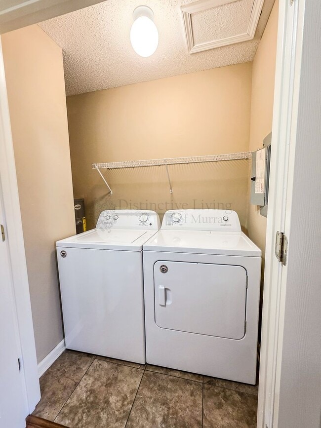 Building Photo - 1607 Bourland Ln