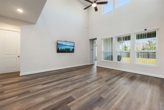 Building Photo - 20914 Kadefield Dr