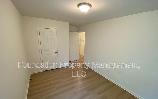 Building Photo - 3966 Battlefield Dr